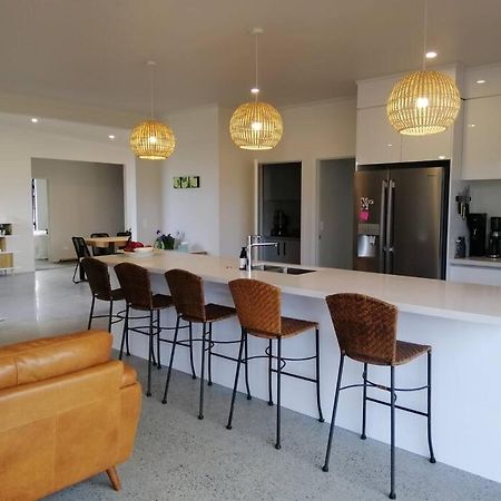 Purangi Beachhouse - 2 Bedroom Cooks Beach Екстер'єр фото