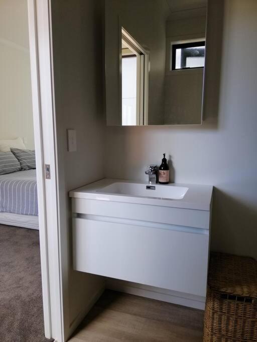 Purangi Beachhouse - 2 Bedroom Cooks Beach Екстер'єр фото
