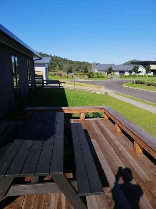 Purangi Beachhouse - 2 Bedroom Cooks Beach Екстер'єр фото