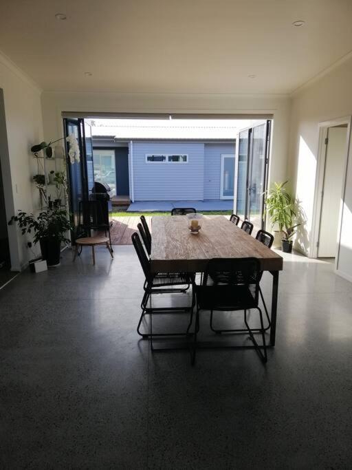 Purangi Beachhouse - 2 Bedroom Cooks Beach Екстер'єр фото